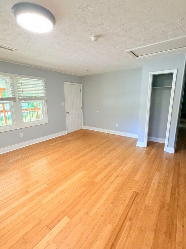 Building Photo - 5 Bedroom, 2.5 Bathroom house, Super convenient location! Arden
