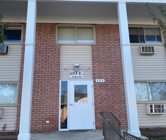 Foto del edificio - 693 E Fullerton Ave