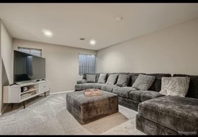 Building Photo - Spacious Townhome in Aurora