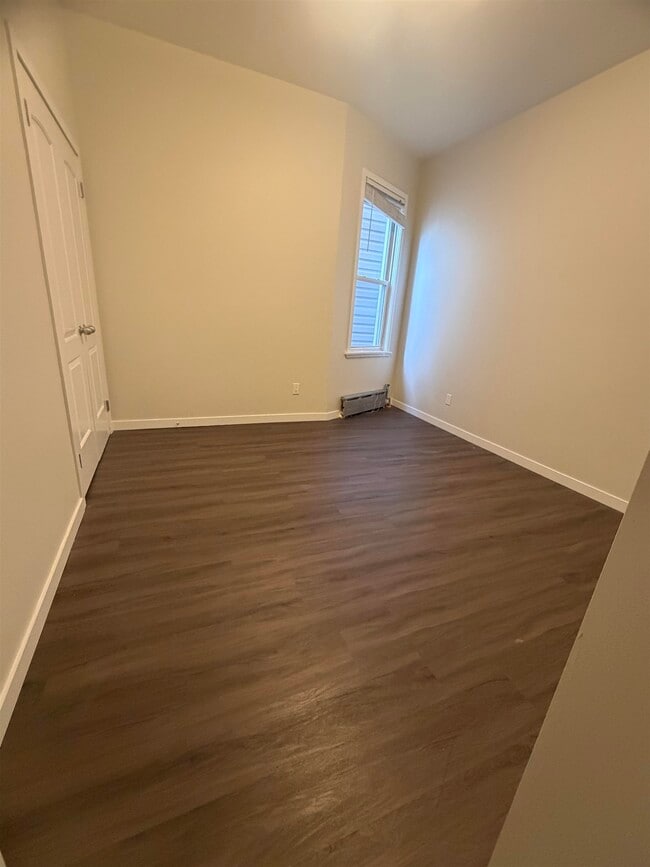 Building Photo - 70 Charles St