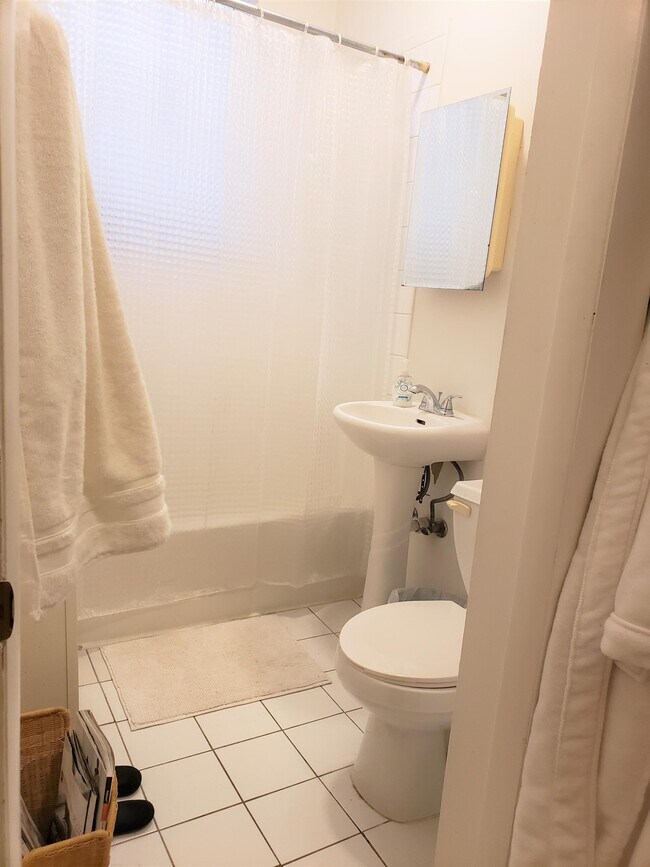 Foto del edificio - 4228 N Kenmore Ave