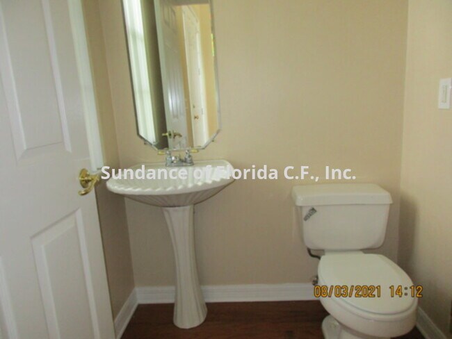 Foto del edificio - Large 2 story home