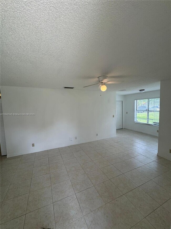 Building Photo - 3400 Pinewalk Dr N