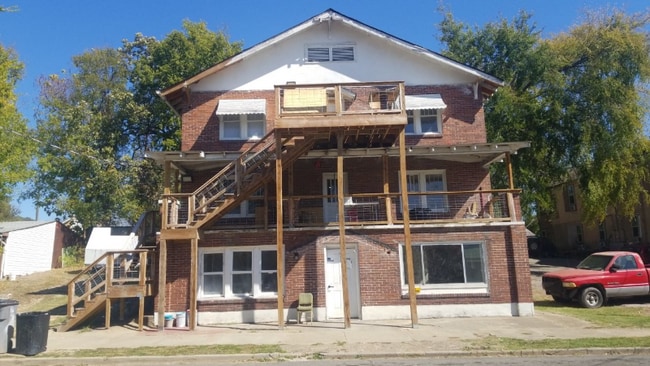 Building Photo - 215 Civic St
