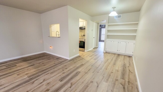 Foto del edificio - 4500 Sherwood Ln