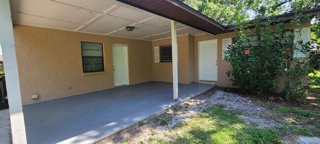 Building Photo - Spacious Duplex Home In Lakeland, FL