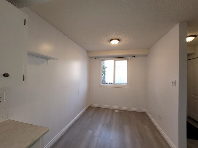 Building Photo - 10 Clareview Village NW