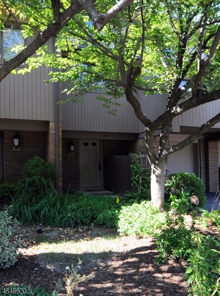 Building Photo - 14 Keats Way