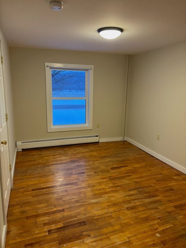 Building Photo - 450 Main St