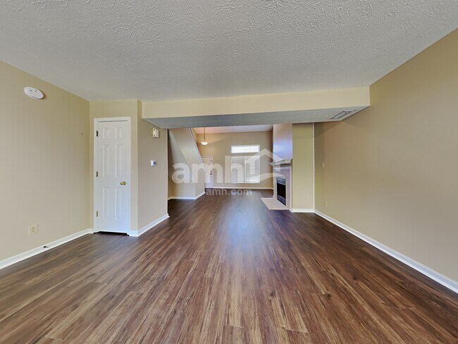 Foto del edificio - 5843 Glen Haven Blvd