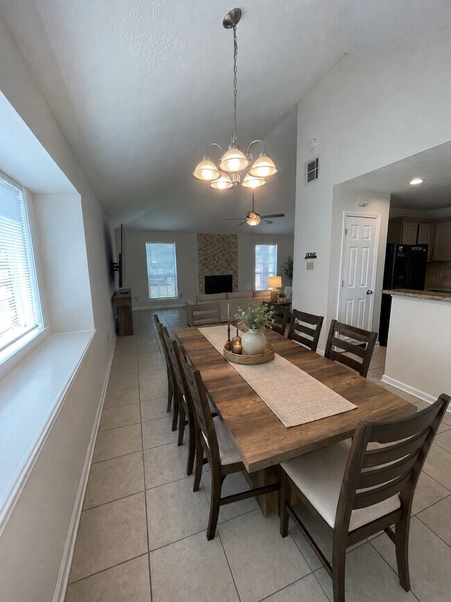 Building Photo - 10923 Birch Dr