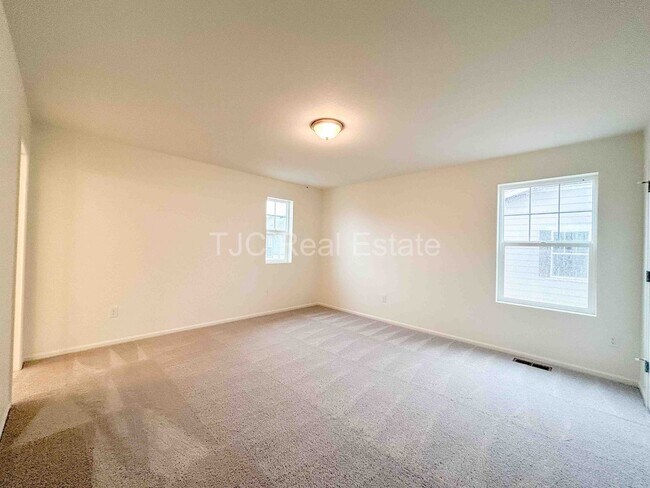 Building Photo - 6277 N Nepal Ct