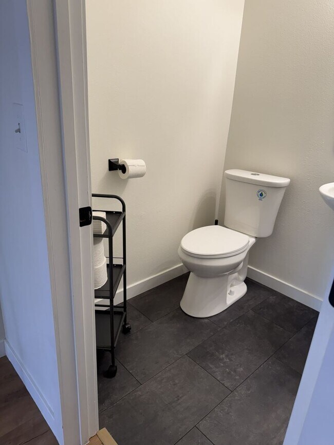 Foto del edificio - HARD TO FIND 4 BEDROOM