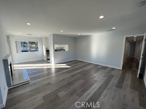 Building Photo - 10214 McClemont Ave