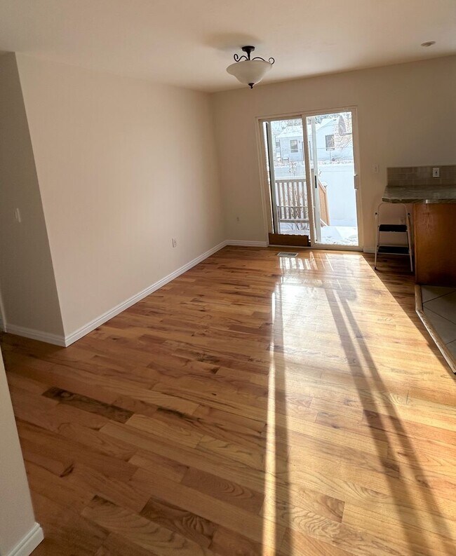 Foto del edificio - 3 Bedroom / 3 Bath Home in Millcreek