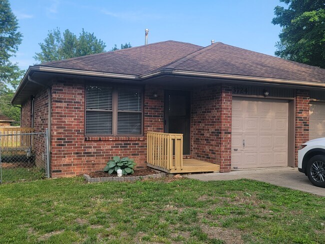 Foto del edificio - 3724 N Farm Road 165
