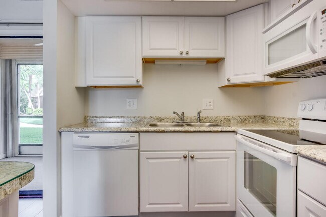 Building Photo - 4661 Oak Terrace Dr