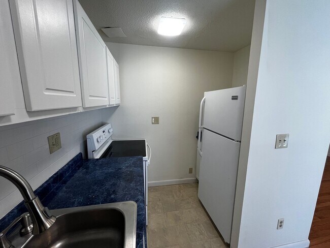 Building Photo - 2 Bedroom in Farmington Village
