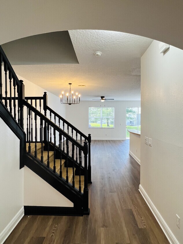 Entrance - 518 Lake Eagle Ln