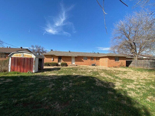 Building Photo - 4911 Lake Park Dr