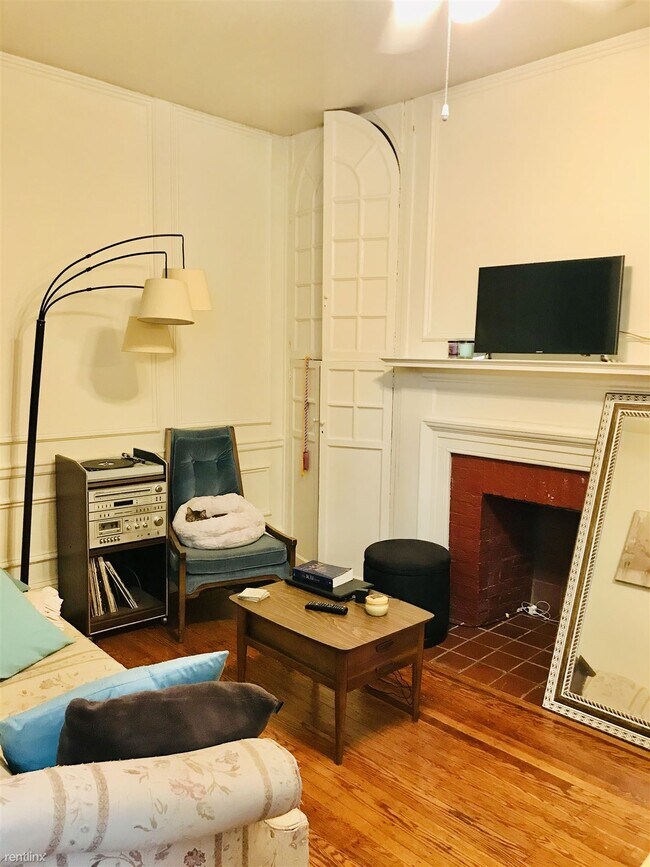 Foto del edificio - 1 br, 1 bath  - 313 S 18th St Apt 1FN