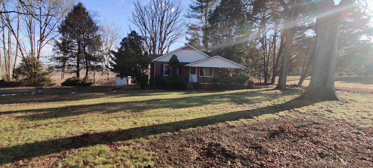 Primary Photo - 3 bedroom brock rancher with covered porch