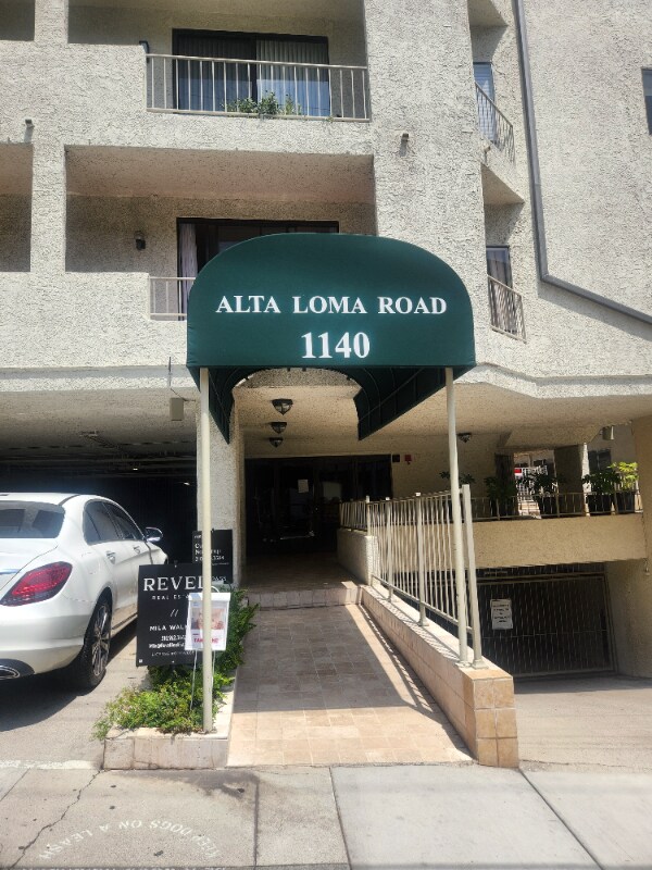 Foto del edificio - 1140 Alta Loma Rd