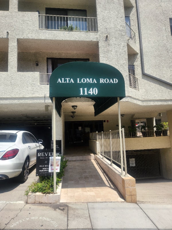 Building Photo - 1140 Alta Loma Rd