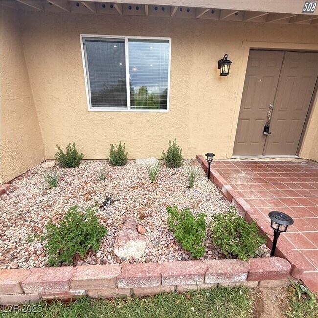 Foto del edificio - 508 Woodcrest Ct