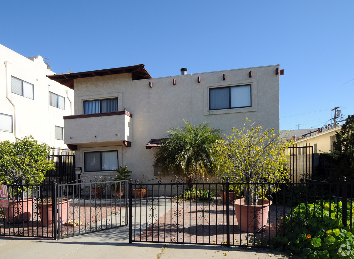 Building Photo - 2476 Corinth Ave