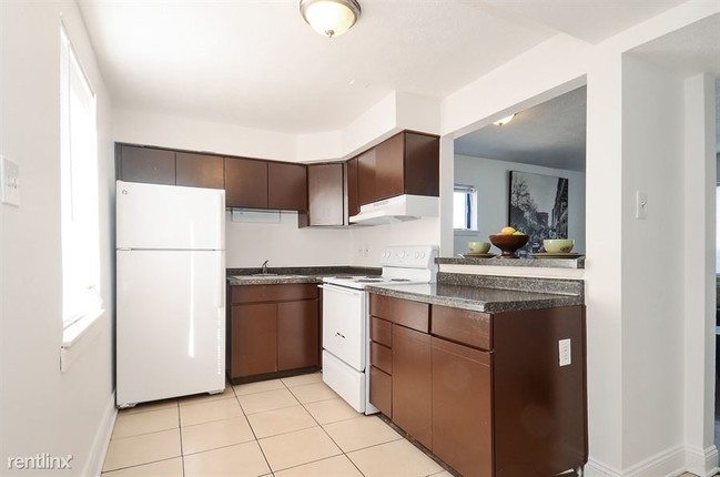 Foto del edificio - 1366 N Arlington Ave