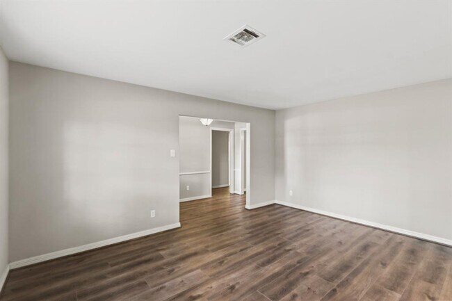 Foto del edificio - 10142 Metronome Dr