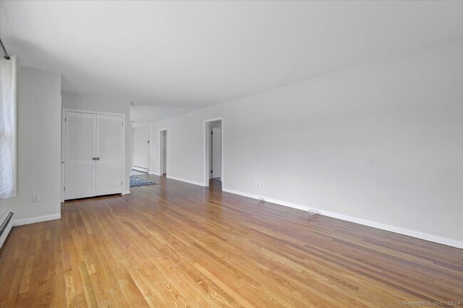 Building Photo - 16 Crestdale Rd