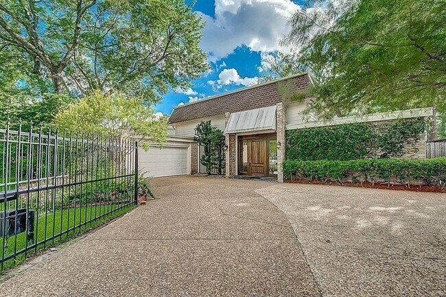 Building Photo - 303 Tamerlaine Dr