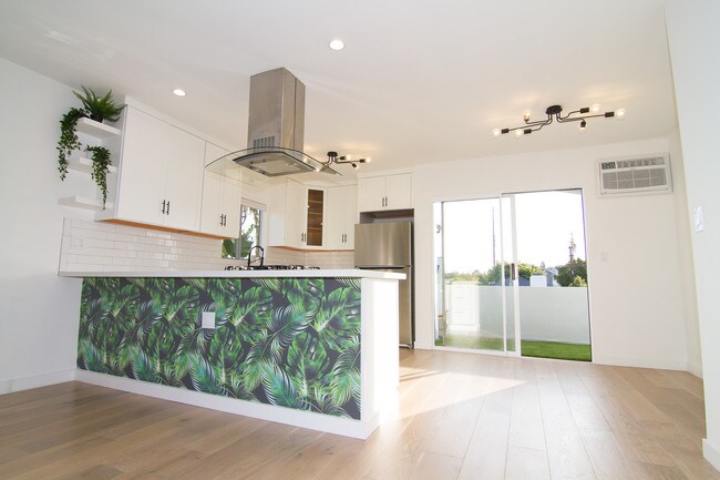 Foto del edificio - 3666 Greenfield Ave
