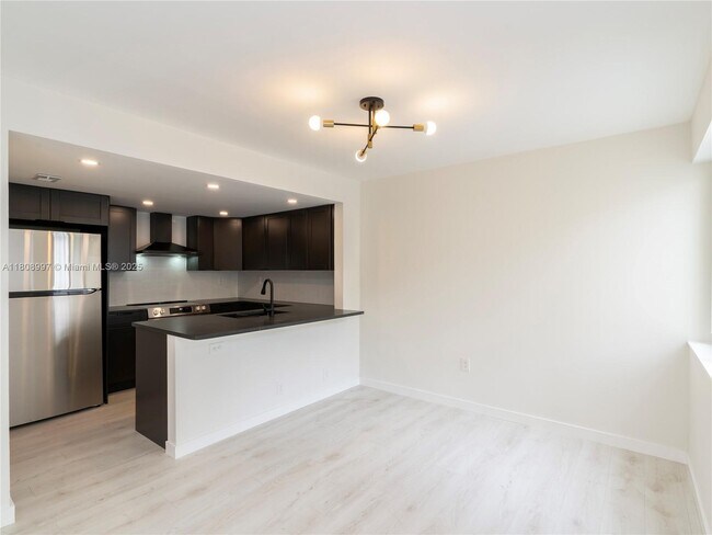 Building Photo - 4530 SW 68th Ct