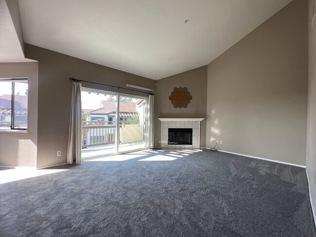 Living room with high ceiling - 21103 Gary Dr
