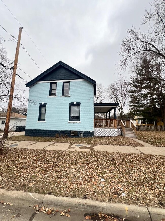 Building Photo - 1119 14th St S