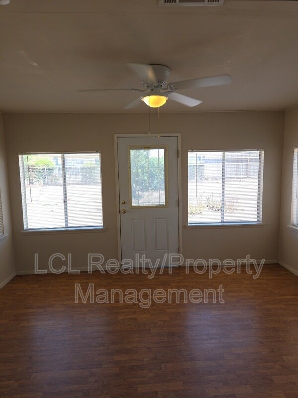 Foto del edificio - 26340 Harrisburg Dr