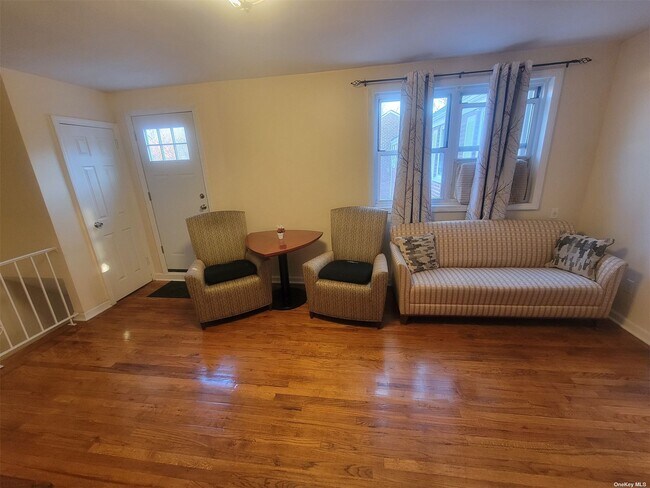 Foto del edificio - 131-30 Laurelton Pkwy