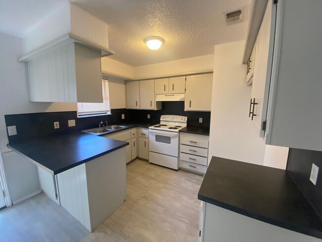 Building Photo - LVM 4618 66th Street