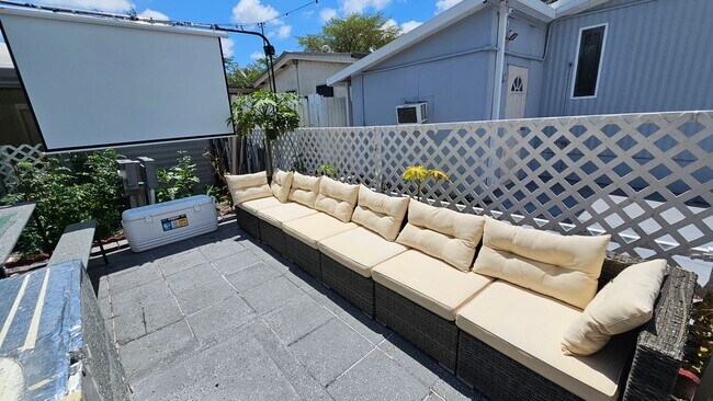 Foto del edificio - 3036 SW 51st St