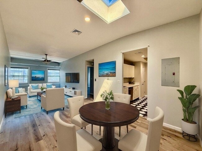 Foto del edificio - 10 Weston Ave