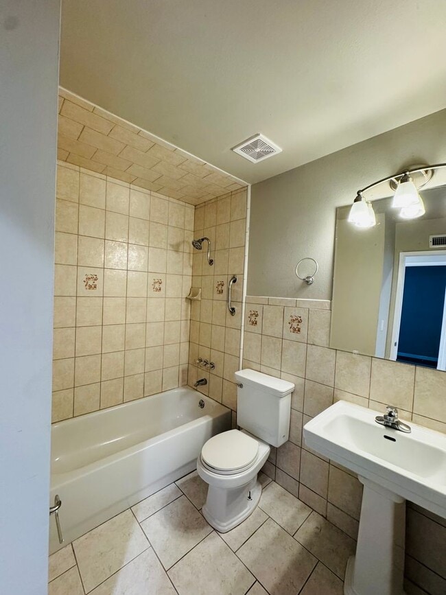 Foto del edificio - A Bright and Beautiful Place to Call Home