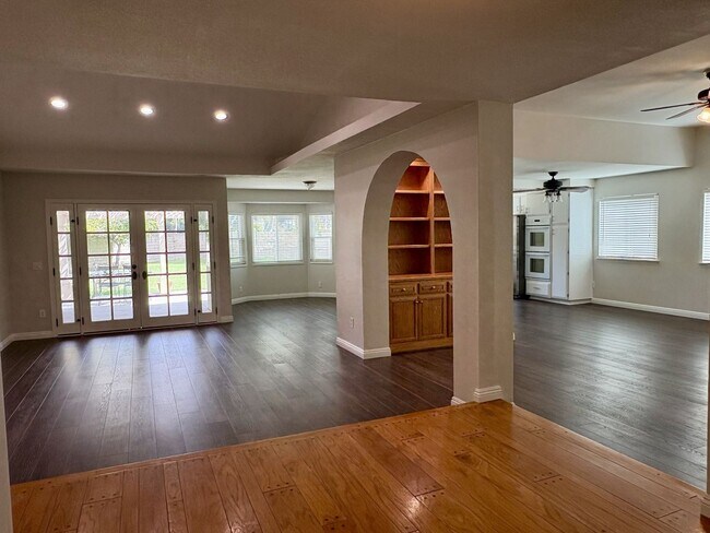 Foto del edificio - Remodeled Single Story Home at End of Cul-...