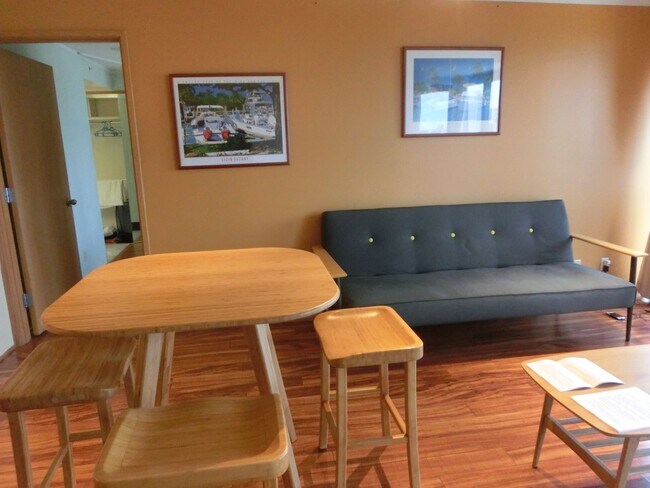 Foto del edificio - Luxury 2 Bedroom 2 Bath Fully-Furnished Condo: Waikiki Landmark