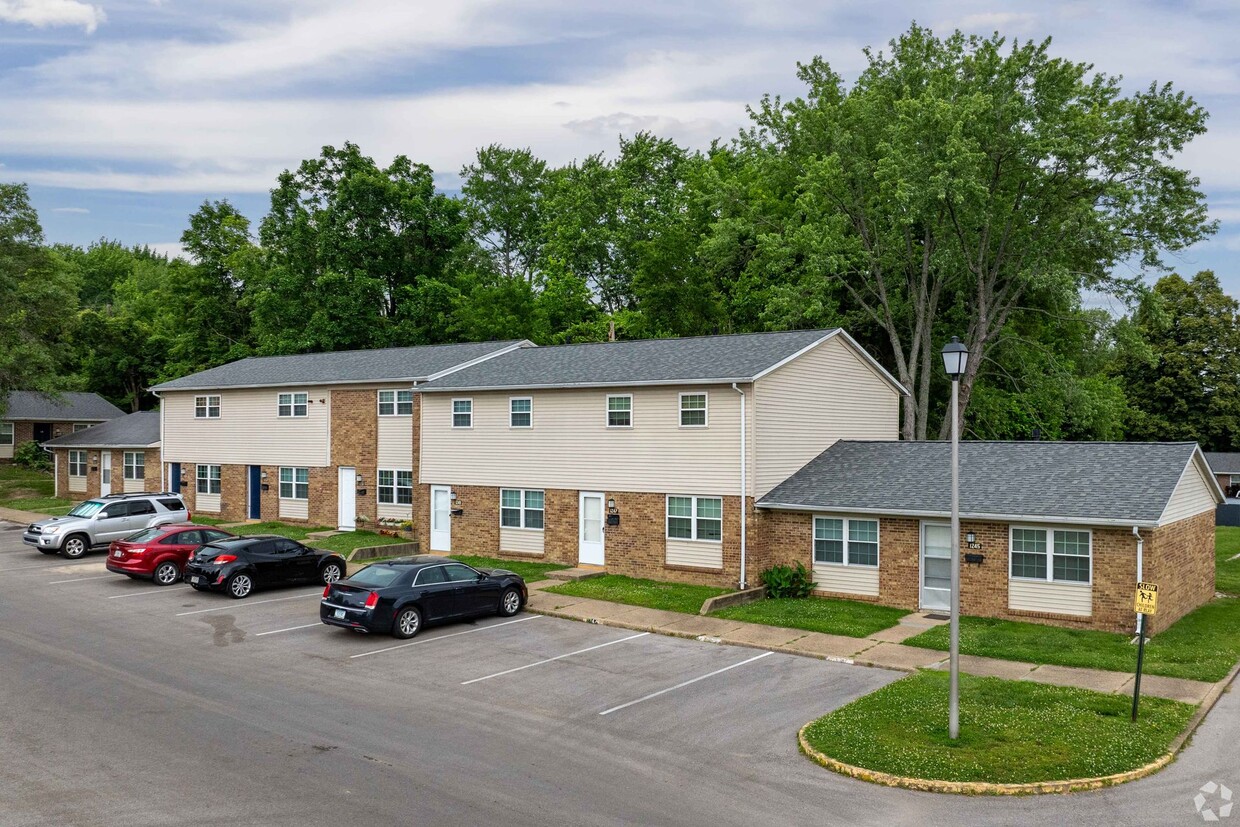 Primary Photo - Naveen Pine Townhomes