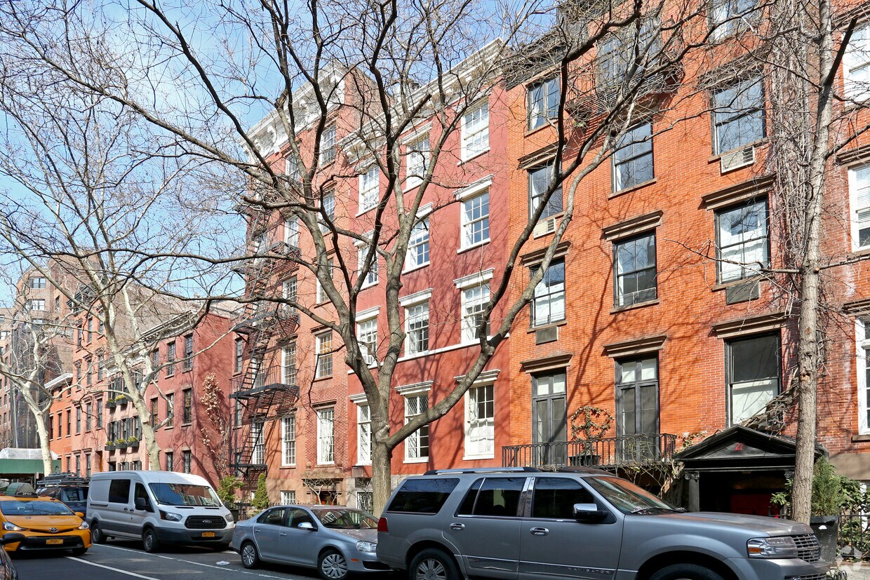 Building Photo - 29 W 10th St