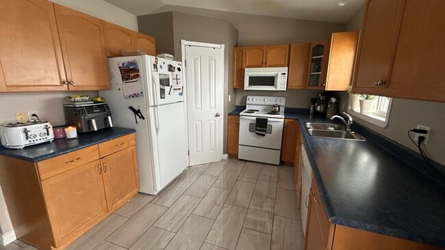 Photo du bâtiment - 3806-3843 43 Ave