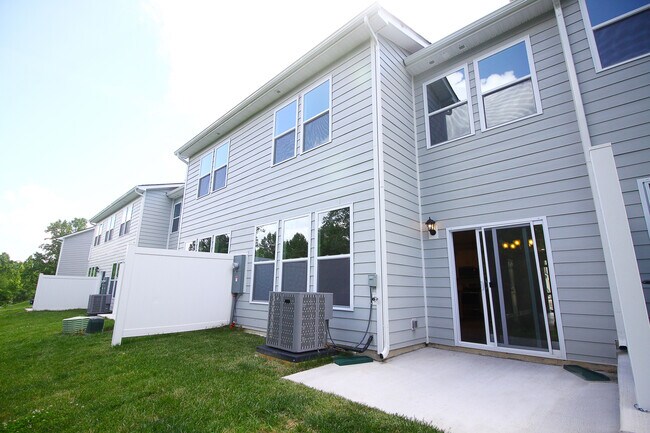 Building Photo - 234 Creekview Rd